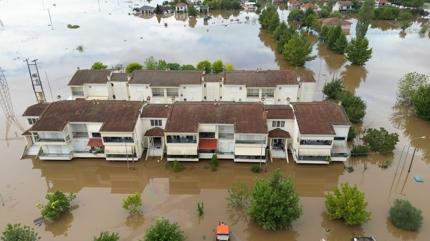 Yunanistan'da sel 10 can ald�