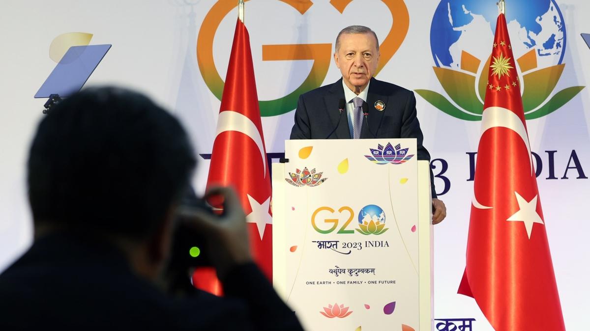 Bakan Erdoan'dan G-20 liderlerine 'Trkiye'nin Sfr Atk Yolculuu' kitab