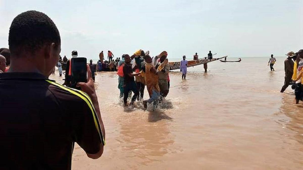 Nijerya'da yolcu teknesinin alabora olmas sonucu onlarca kii ld, ok sayda kii kayp