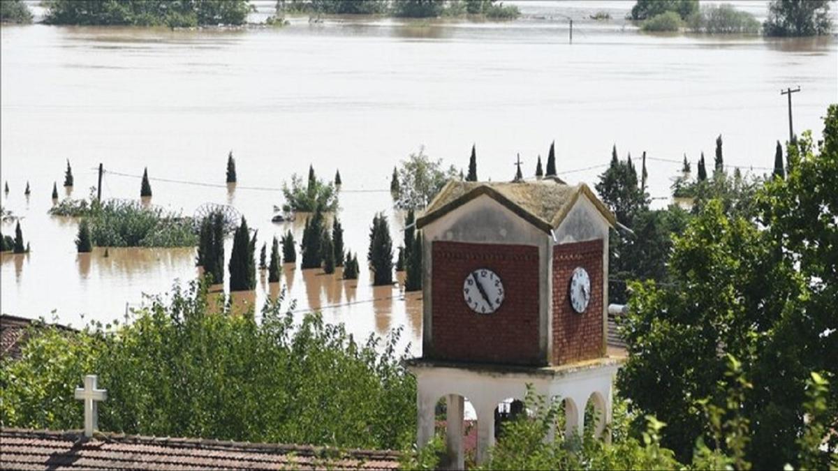 Yunanistan'da sel felaketinde lenlerin says 15'e ykseldi