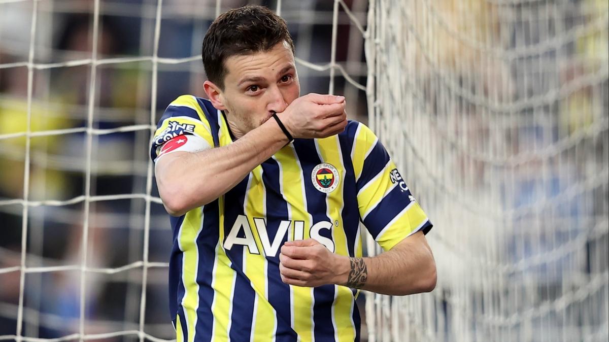 Fenerbahe'de Mert Hakan Yanda formay kapt