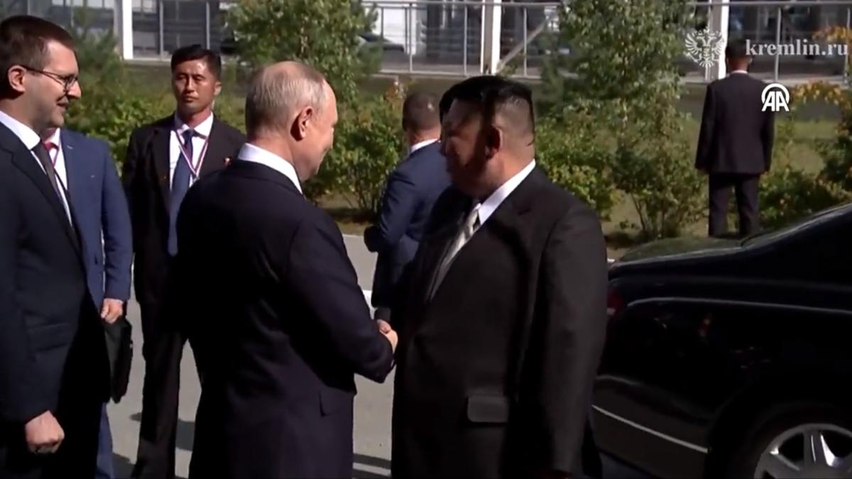 Rusya'da kritik zirve! Putin ile Kuzey Kore lideri Kim bir araya geldi