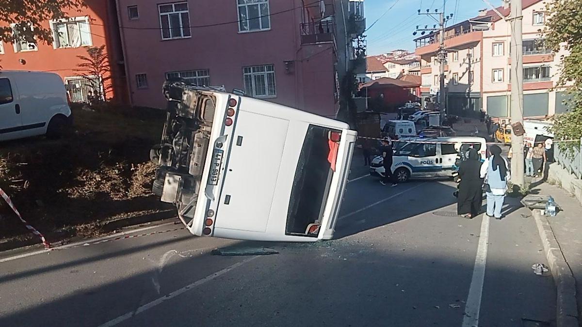 Kocaeli'nde feci kaza: Servis yayalara arpt, 2 can kayb