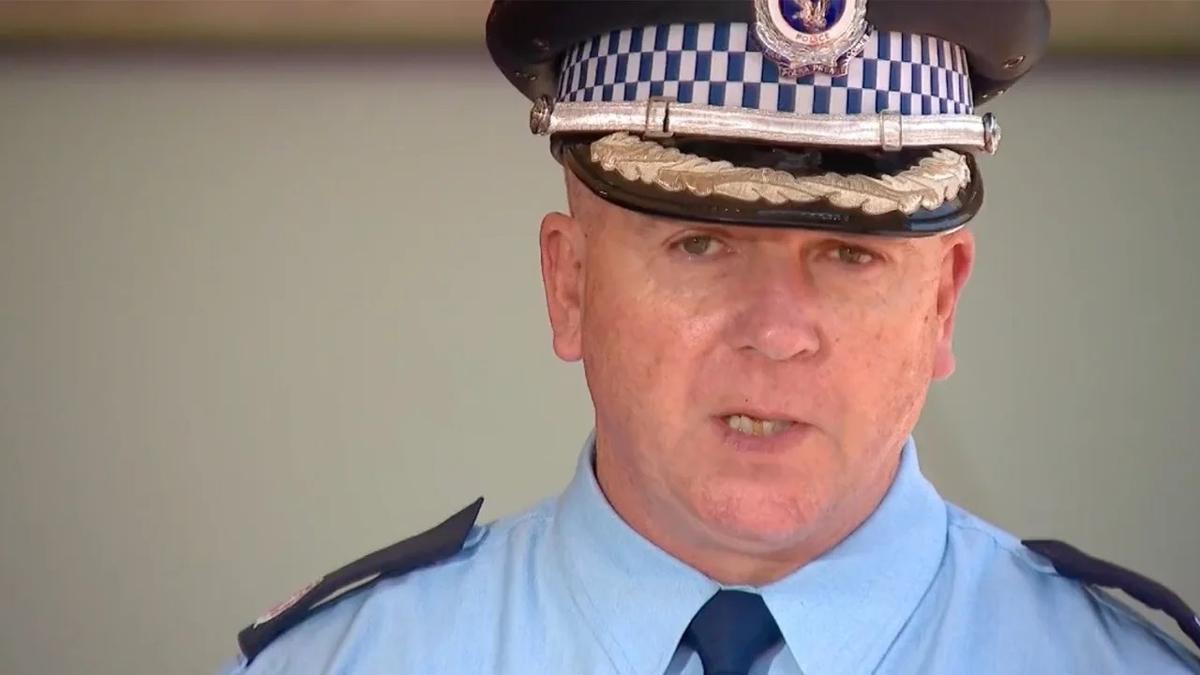 Polis, Avustralya'da kadn ok tabancas ile vurdu