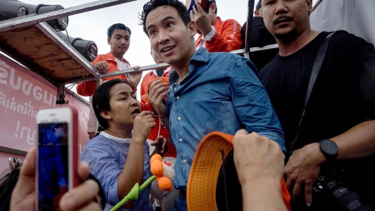 Tayland Babakan'nn rakibi Pita parti liderliinden istifa etti