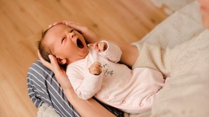 Bebeklerde inat ksrk neden olur? ksren bebeklere ne iyi gelir?