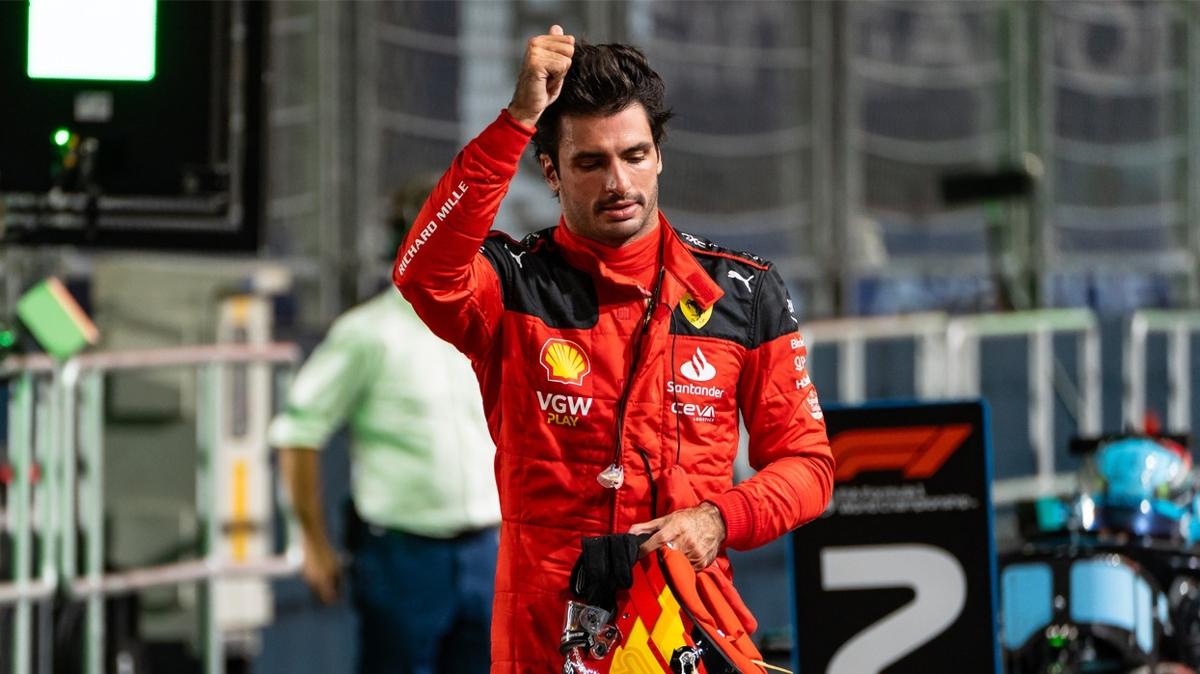 F1 Singapur Grand Prix'sinde pole pozisyonu Carlos Sainz'n