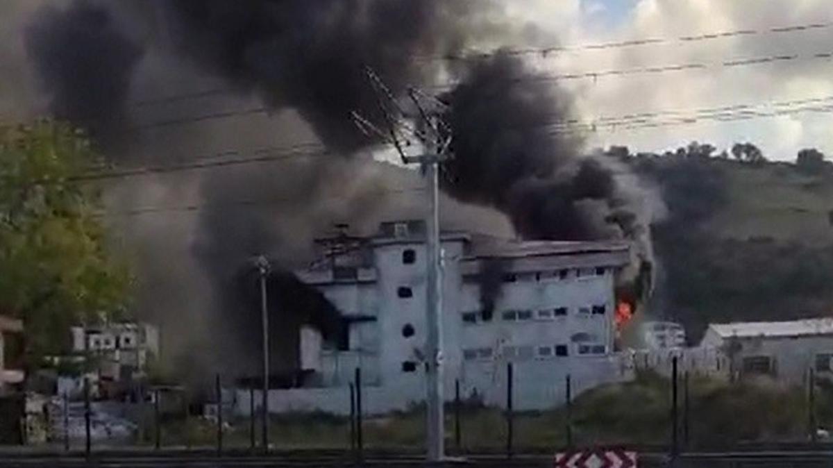 Samsun'da fabrika yangn! Ekipler mdahale ediyor