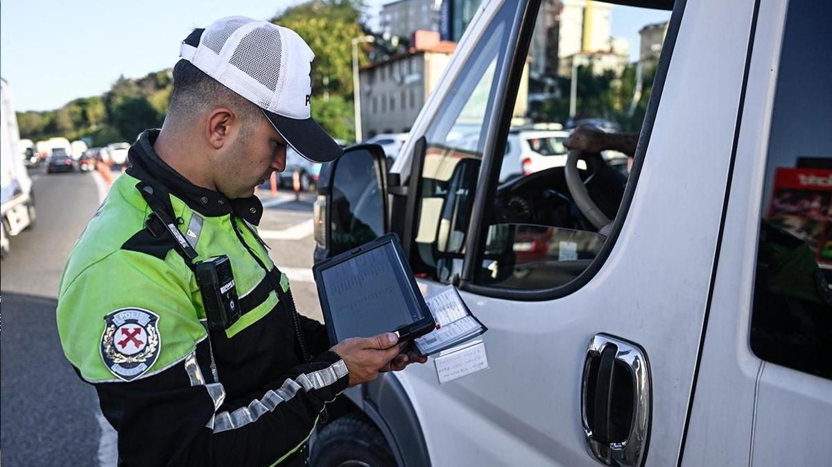 Okullarn ilk haftasnda servis denetimi