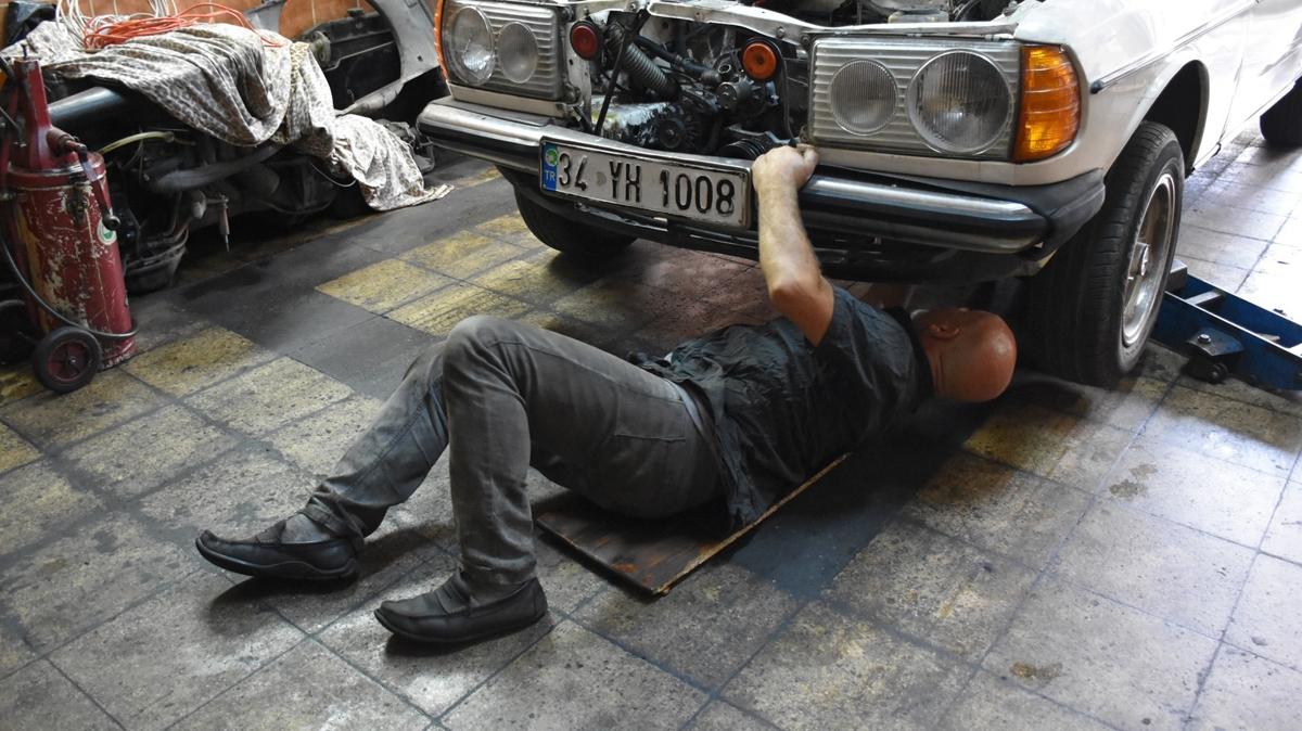 45 yldr ayn marka otomobilleri tamir ediyor! 'Gzm kapal arzay anlyorum'