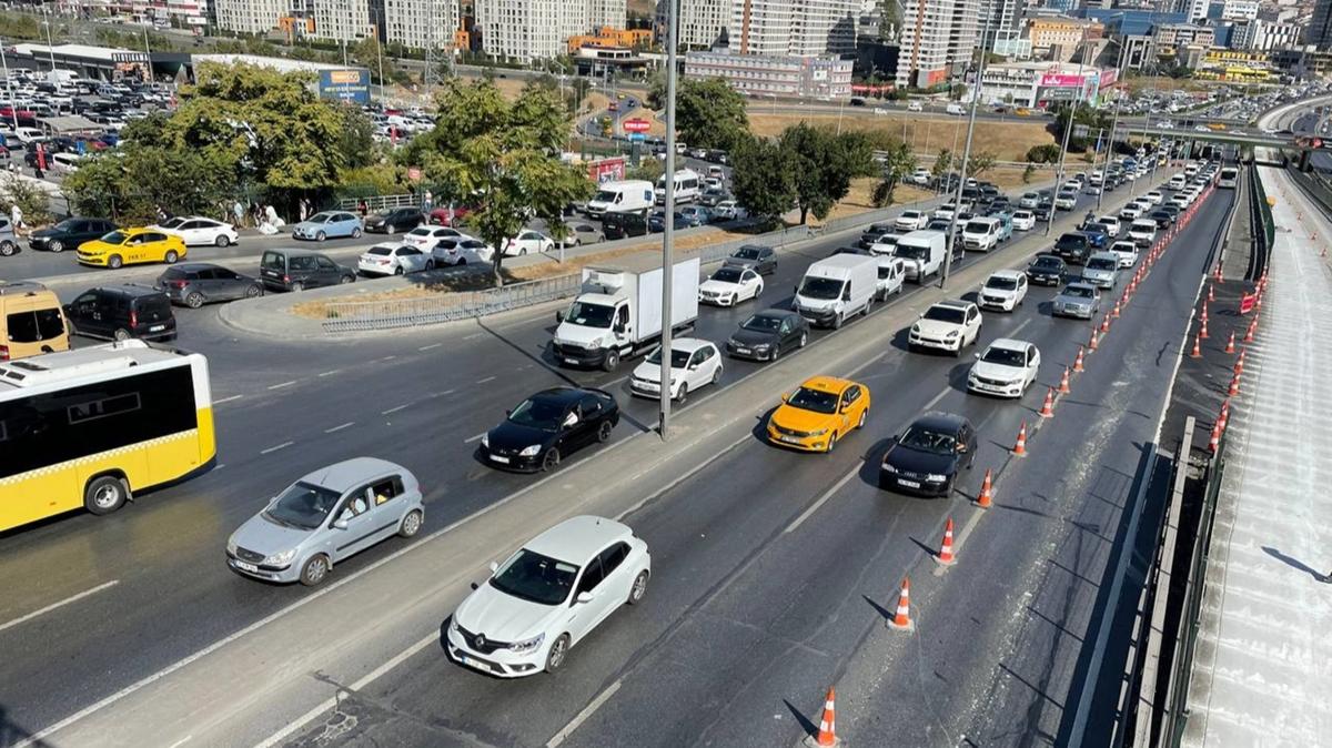 stanbul'da haftann ilk i gnnde trafik younluu