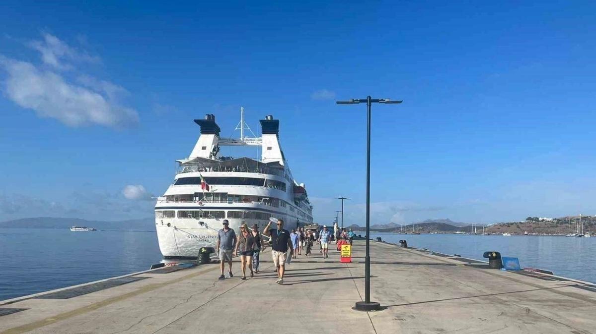 Star Legend yolcu gemisiyle Bodrum'a 233 turist geldi