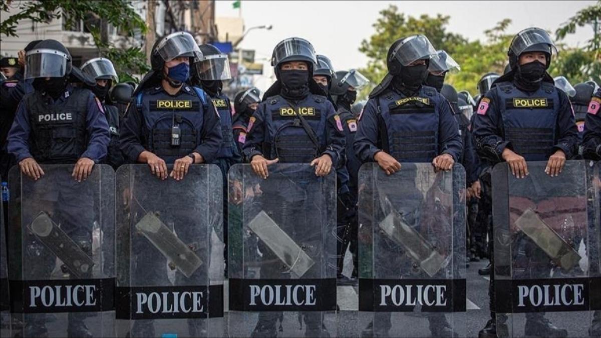 Bangkok'ta alveri merkezine dzenlenen silahl saldrda 3 kii ld