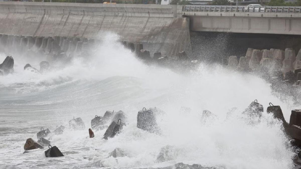 Tayvan'da tayfun hz rekoru krd, yzlerce kii yaraland