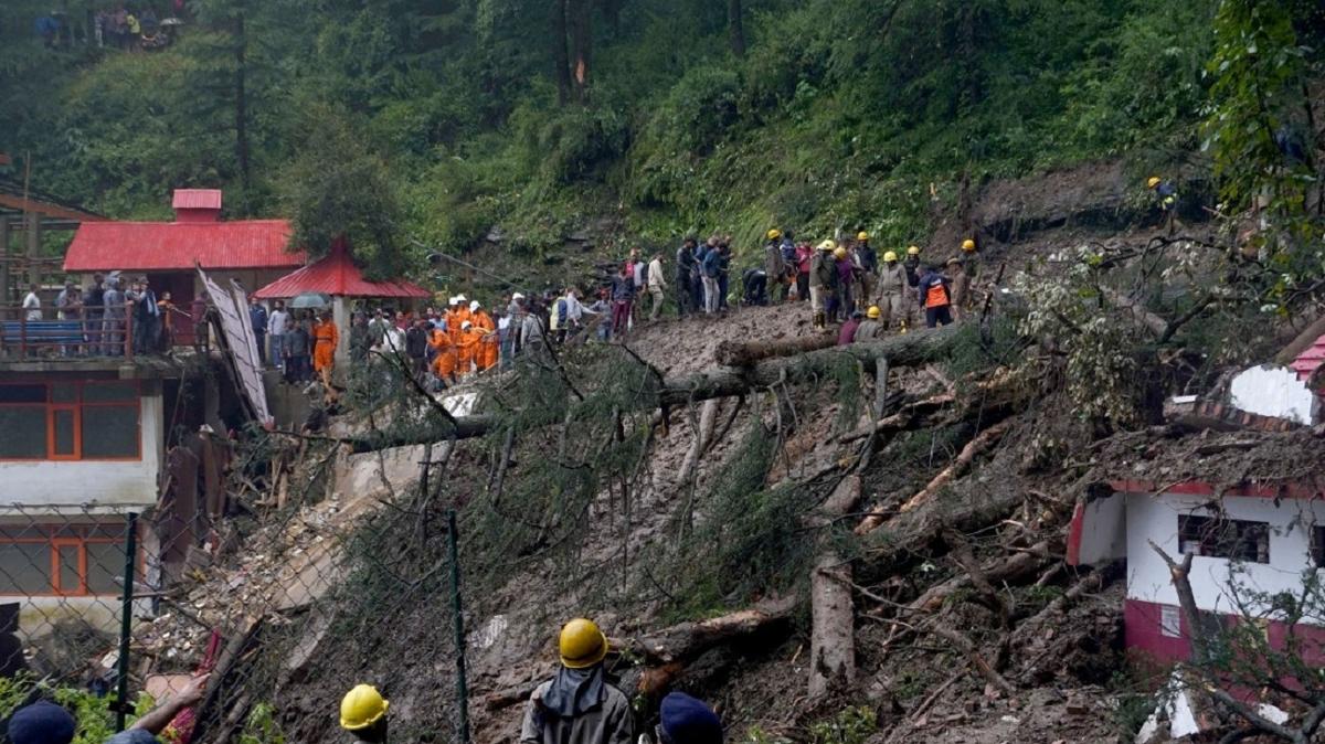Himalayalar'daki sel felaketinde 40'tan fazla kii ld