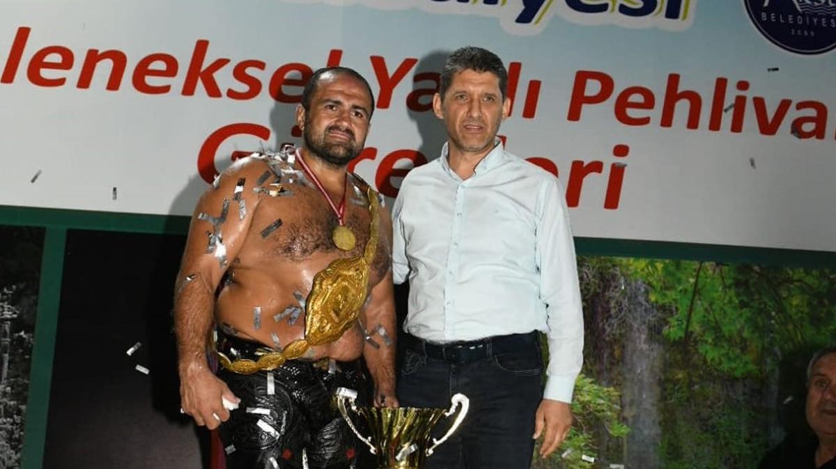 Antalya Aksu'da bapehlivan Mehmet Yeil Yeil oldu