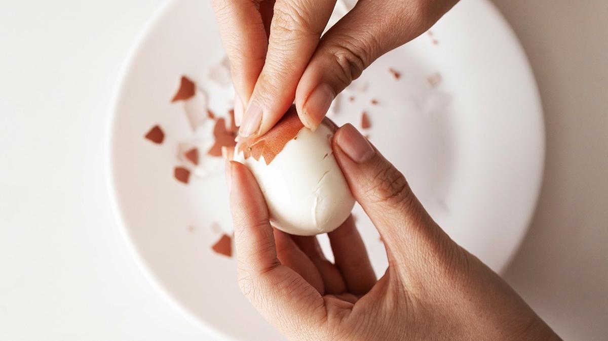 Halanm yumurta soymann en pratik yolu! Birka saniyede soyulabiliyor