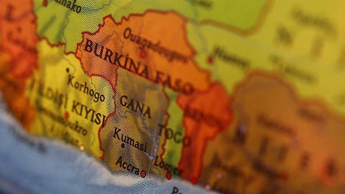Gana'da baraj tat, binlerce insan evinden oldu