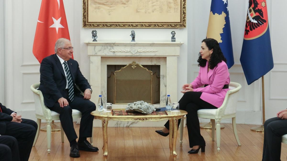 Bakan Gler, Kosova Cumhurbakan Osmani ile bir araya geldi