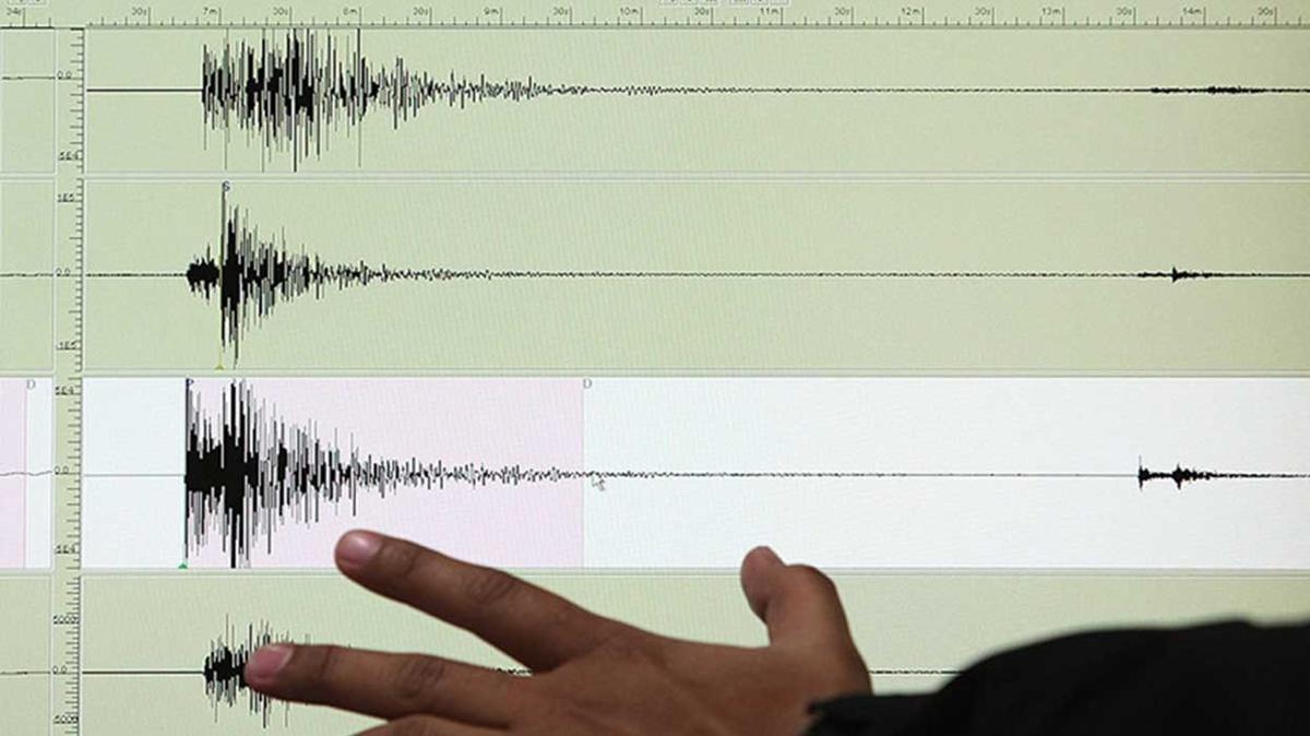 zmir'de 3.8 byklnde deprem