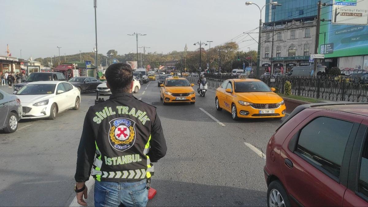 Fatih'te taksiciler denetlendi