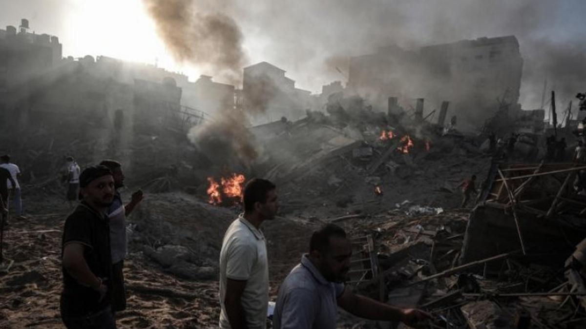 Gazze'de iletiim ve internet yeniden tamamen kesildi