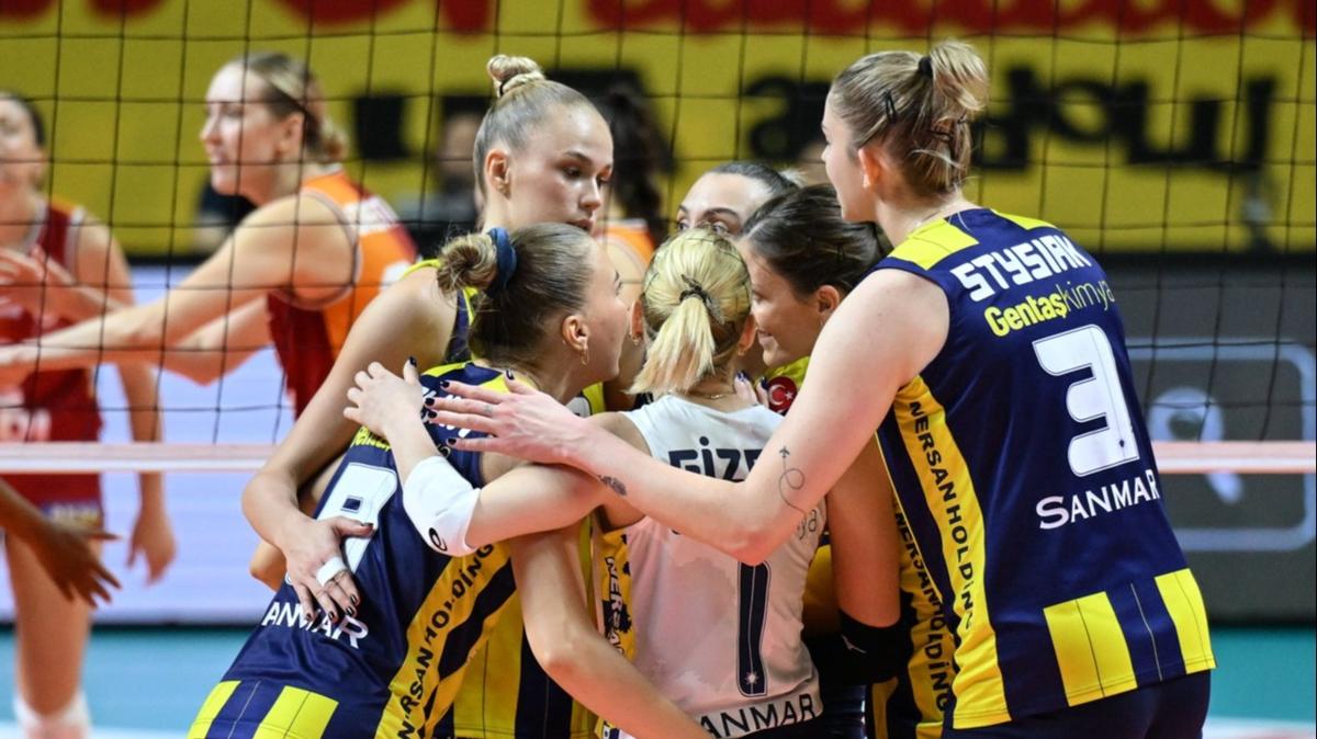 Voleybol derbisinde kazanan Fenerbahe!