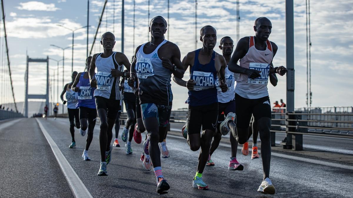 45. stanbul Maratonu'nda erkeklerde zafer Panuel Mkungo'nun!