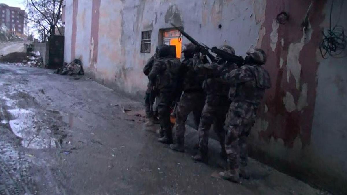 rnak'ta terr rgt PKK/KCK'ya ynelik operasyon: 2 kii tutukland