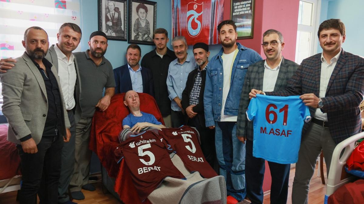 Trabzonsporlu futbolculardan anlaml ziyaret