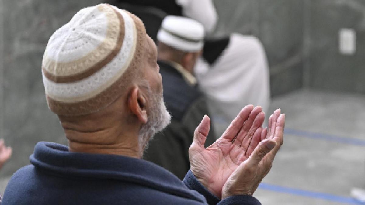 Eyp Sultan Camii'nde Filistinliler iin dua edildi