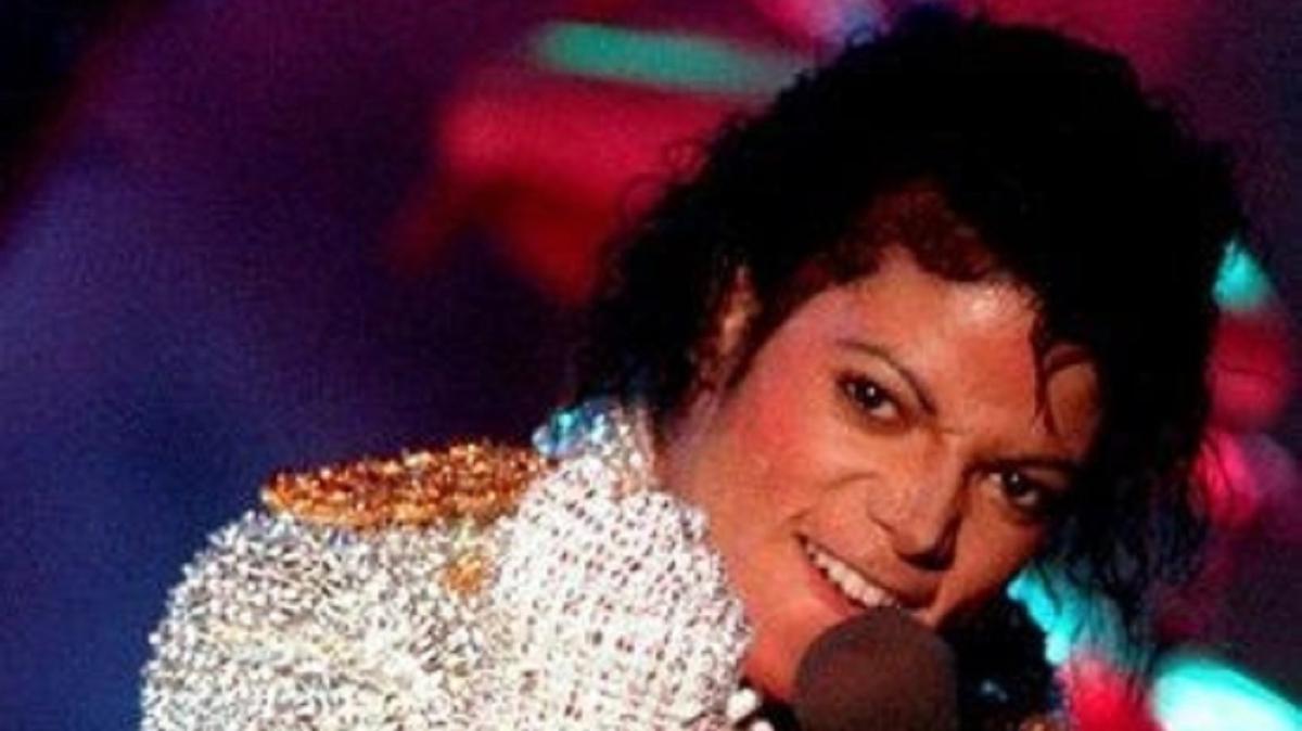 Michael Jackson'n ikonik ceketi rekor fiyata satld