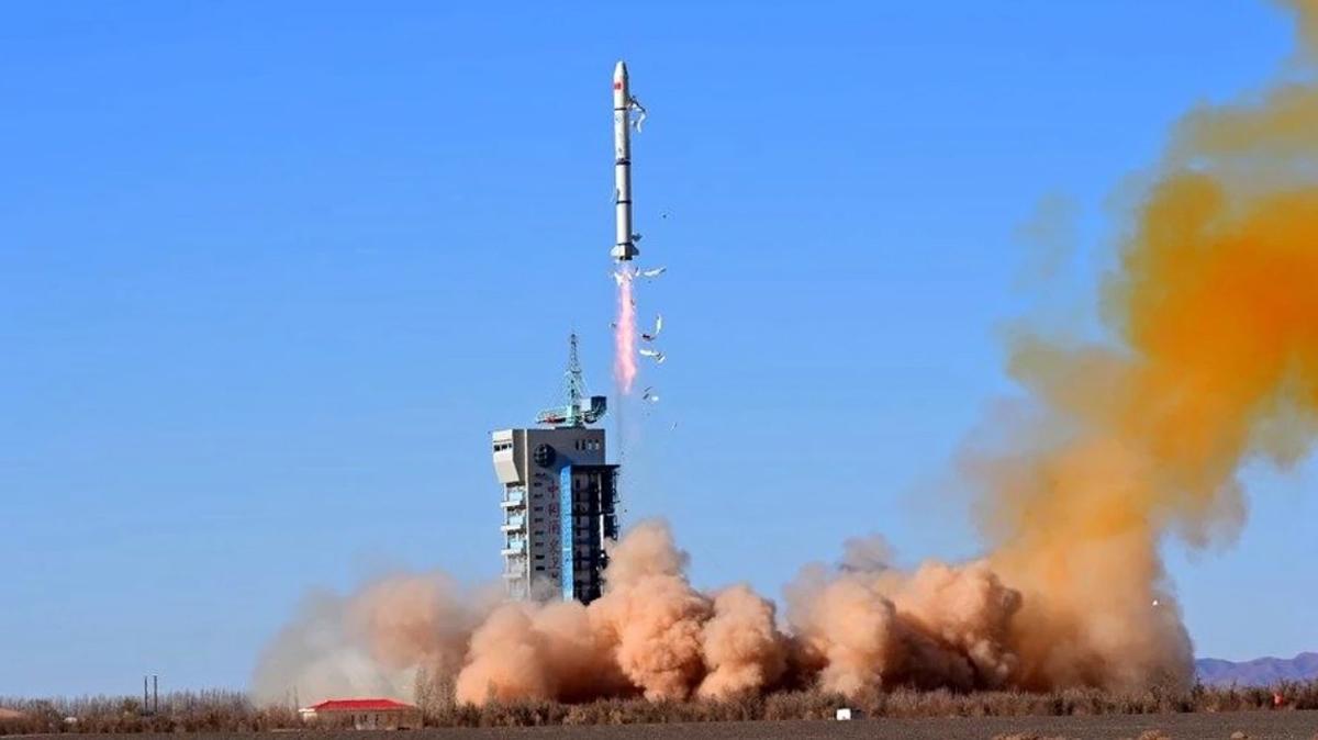 Çin deniz gözlem uydusunu uzaya fırlattı