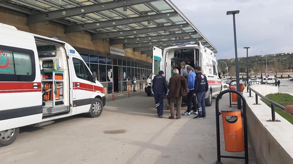 Gaziantep'te minibs devrildi: 18 yaral