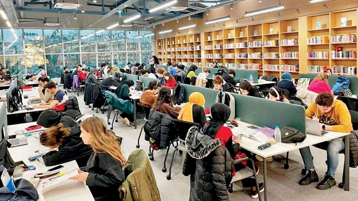 250 bin kişi üye oldu Fatih'in kütüphaneleri kapalı gişe