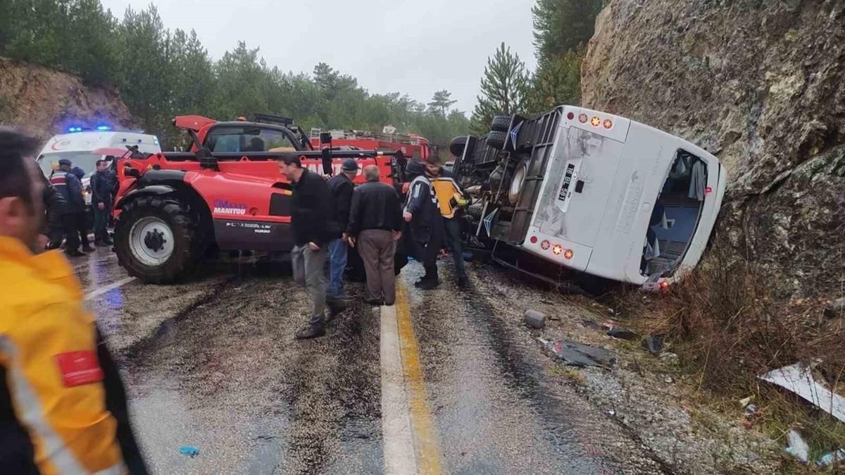 Bursa'da yaanan kazada 1 kii hayatn kaybetti, 4 kii yaraland