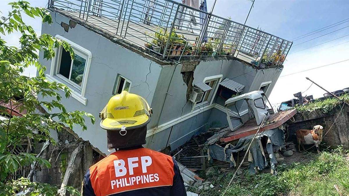 Filipinler'de deprem 6 can aldı
