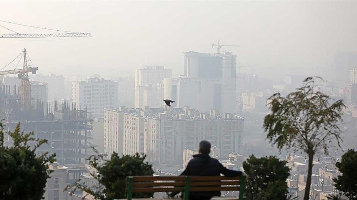 İran'da hava kirliliği nedeniyle uzaktan eğitime dönüldü