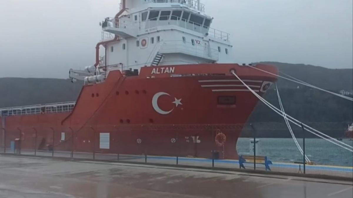 Karadeniz'de şiddetli fırtına: Petrol araması yapan iki gemi Amasra Limanı'na sığındı
