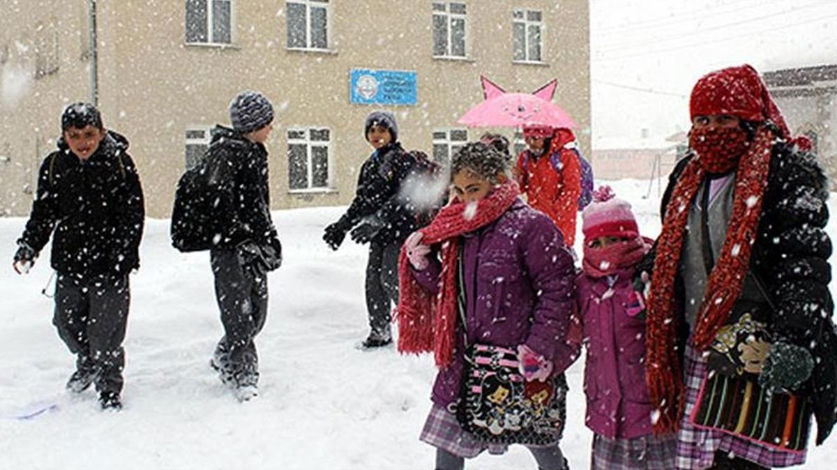 Erzurum'da eitime kar engeli