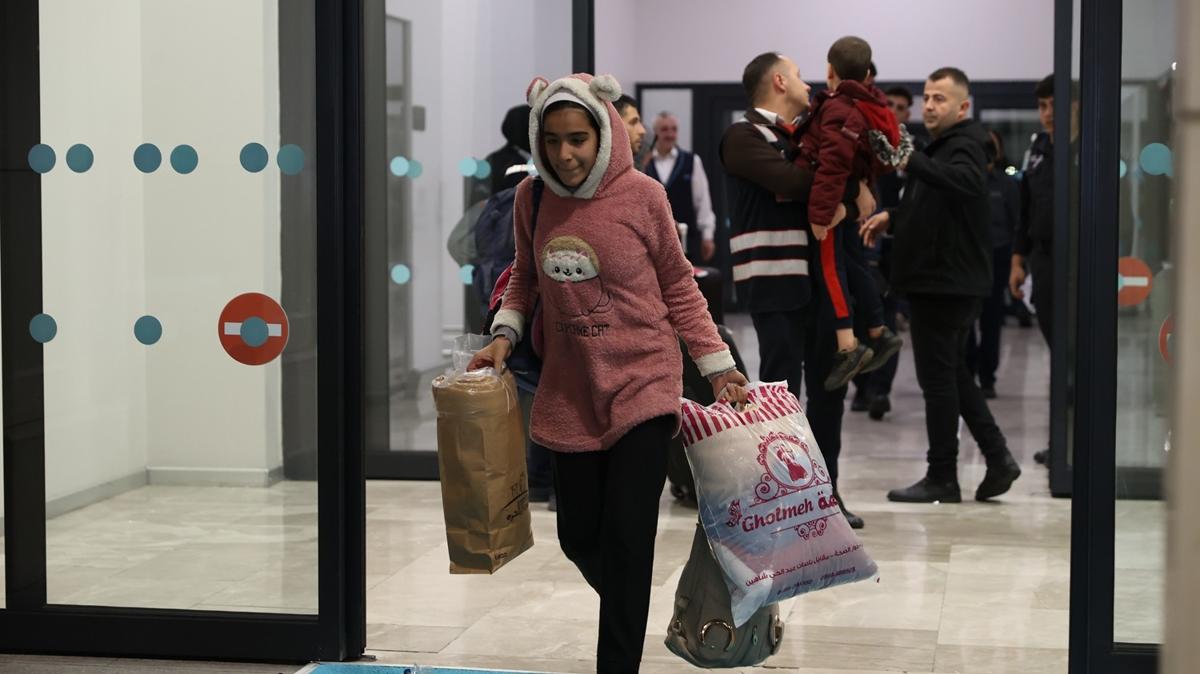 Gazze'den tahliye edilen Trkiye ve KKTC vatandalar stanbul'a geldi