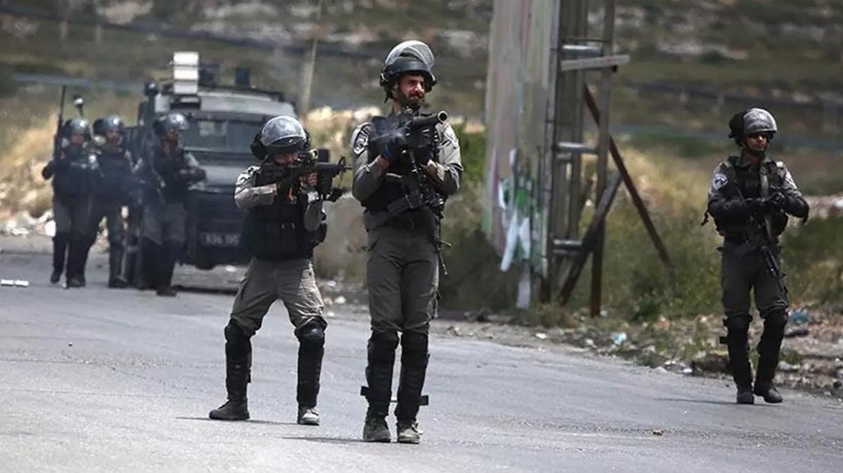 İsrail, Lübnan sınırında sivil araç vurdu
