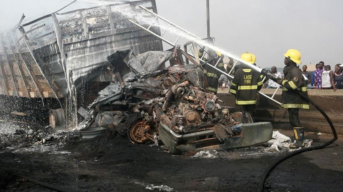 Nijerya'da yaanan trafik kazasnda 25 kii yaamn yitirdi