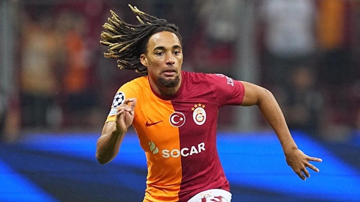 Galatasaray'da Okan Buruk Sacha Boey iin dmeye bast