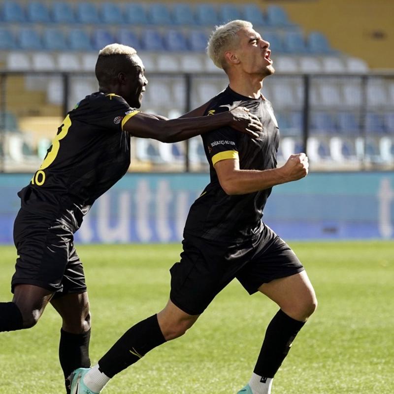 stanbulspor galibiyet hasretine son verdi! Hatayspor'u 2 golle devirdi