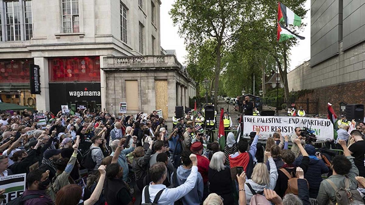 Londra sokaklarnda srail protesto edildi