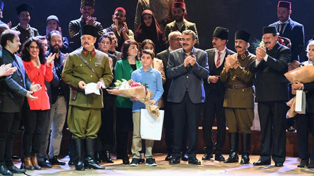Ankara'da 'Cumhuriyete Doru' tiyatro oyunu sahnelendi
