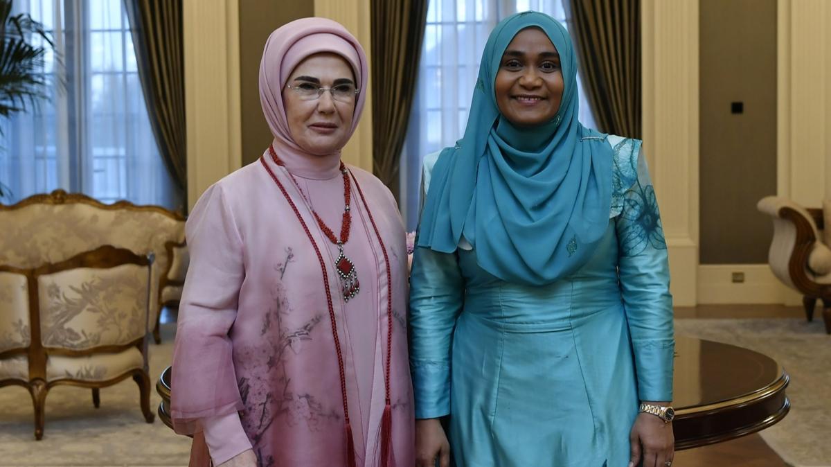 Emine Erdoan, Maldivler Cumhurbakan Muizzu'nun ei Sajidha Mohamed ile bir araya geldi