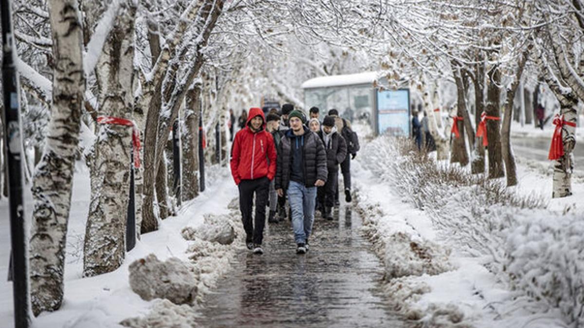 Erzurum'da okullar tatil edildi