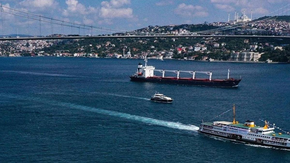 İstanbul Boğazı'nda gemi trafiği güney-kuzey yönlü olarak açıldı